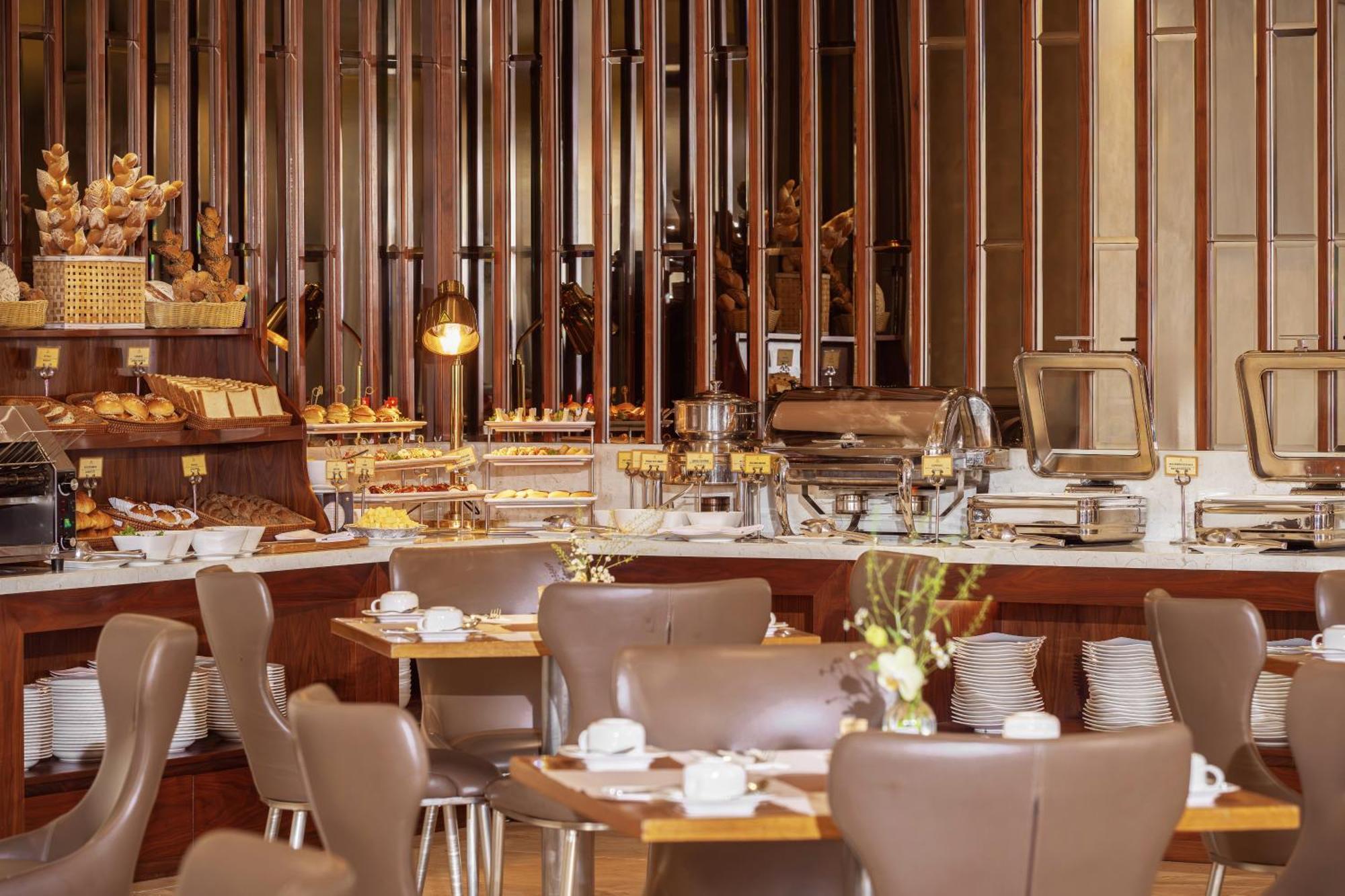 Orchids Saigon 4*
